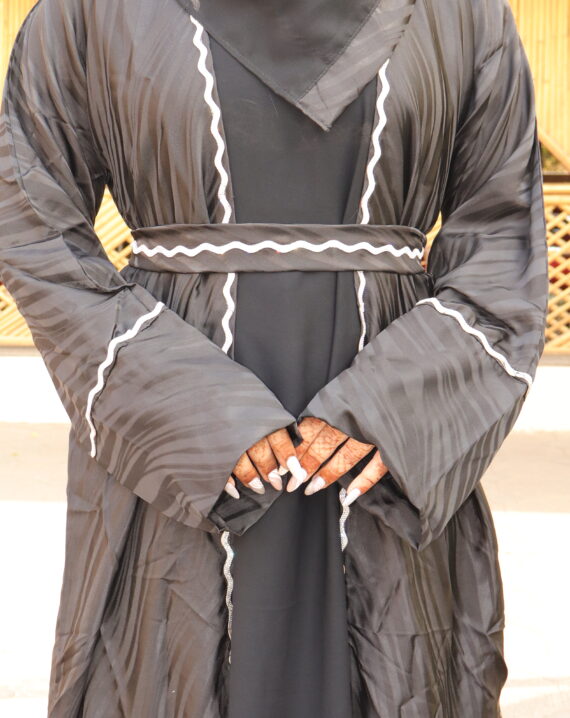 Jacket lace Abaya - Image 4