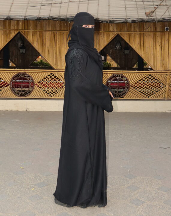 Maxi Brooch Abaya - Image 2