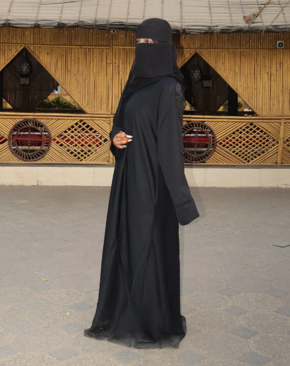 Maxi Brooch Abaya